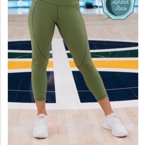 Light and Tight Capris